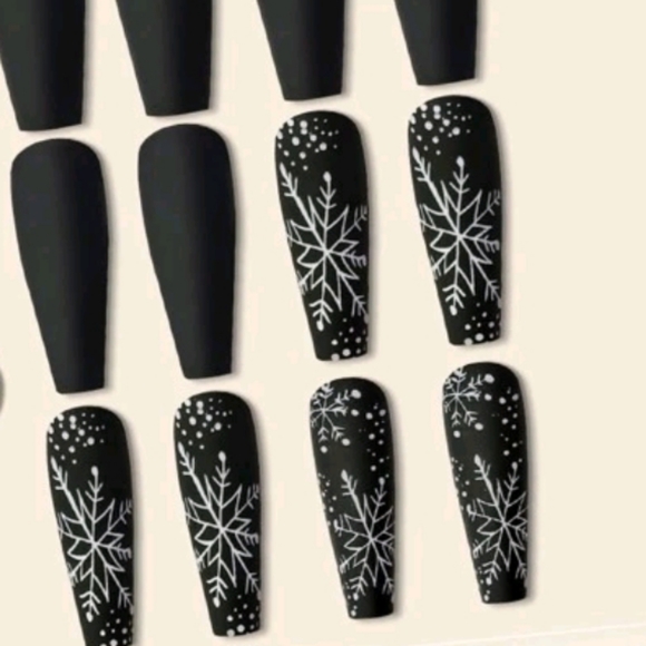24 pc Snowflakes Nails - Picture 3 of 5